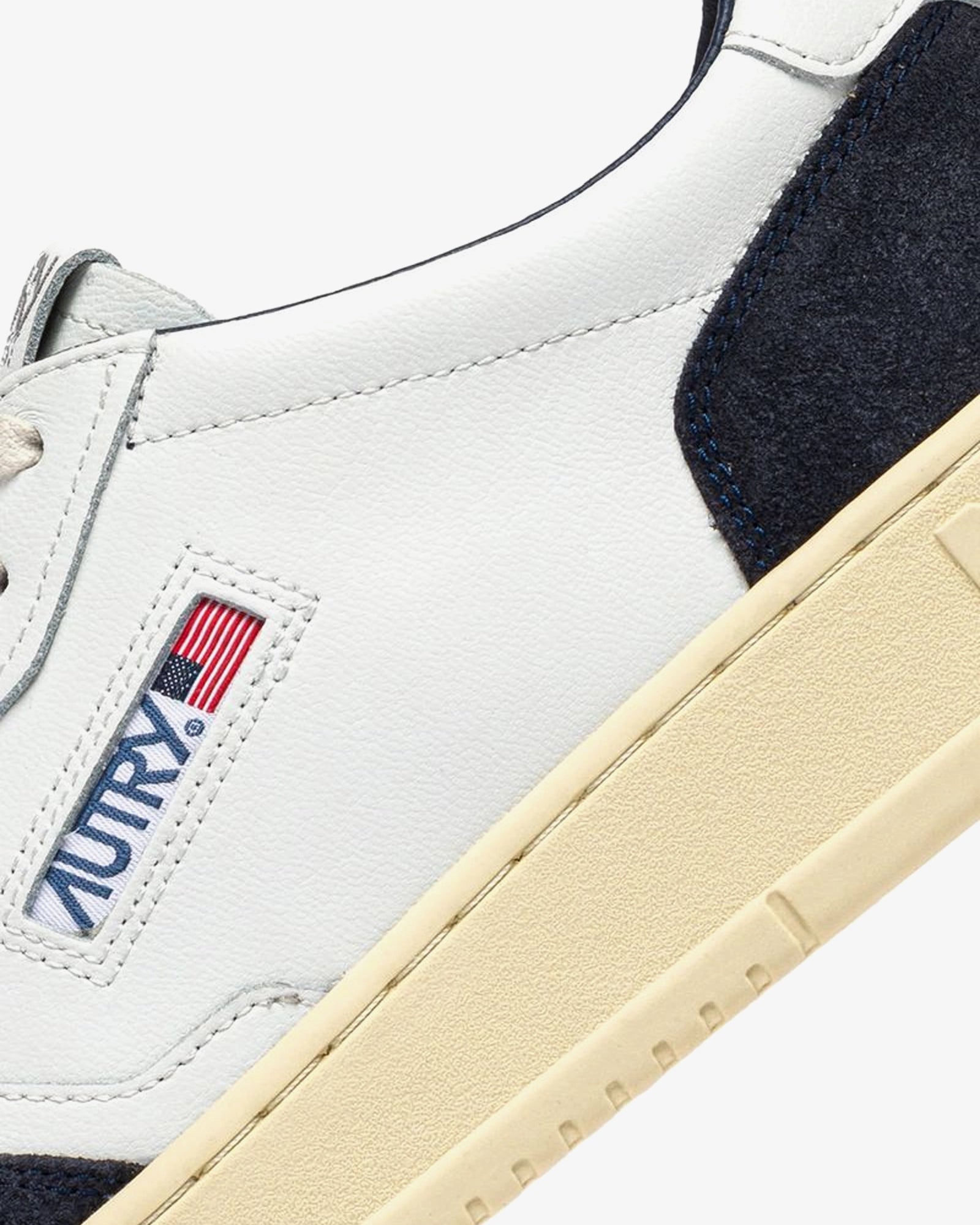 Autry Sneakers Medalist Low In Pelle Bianca E Suede Oceano