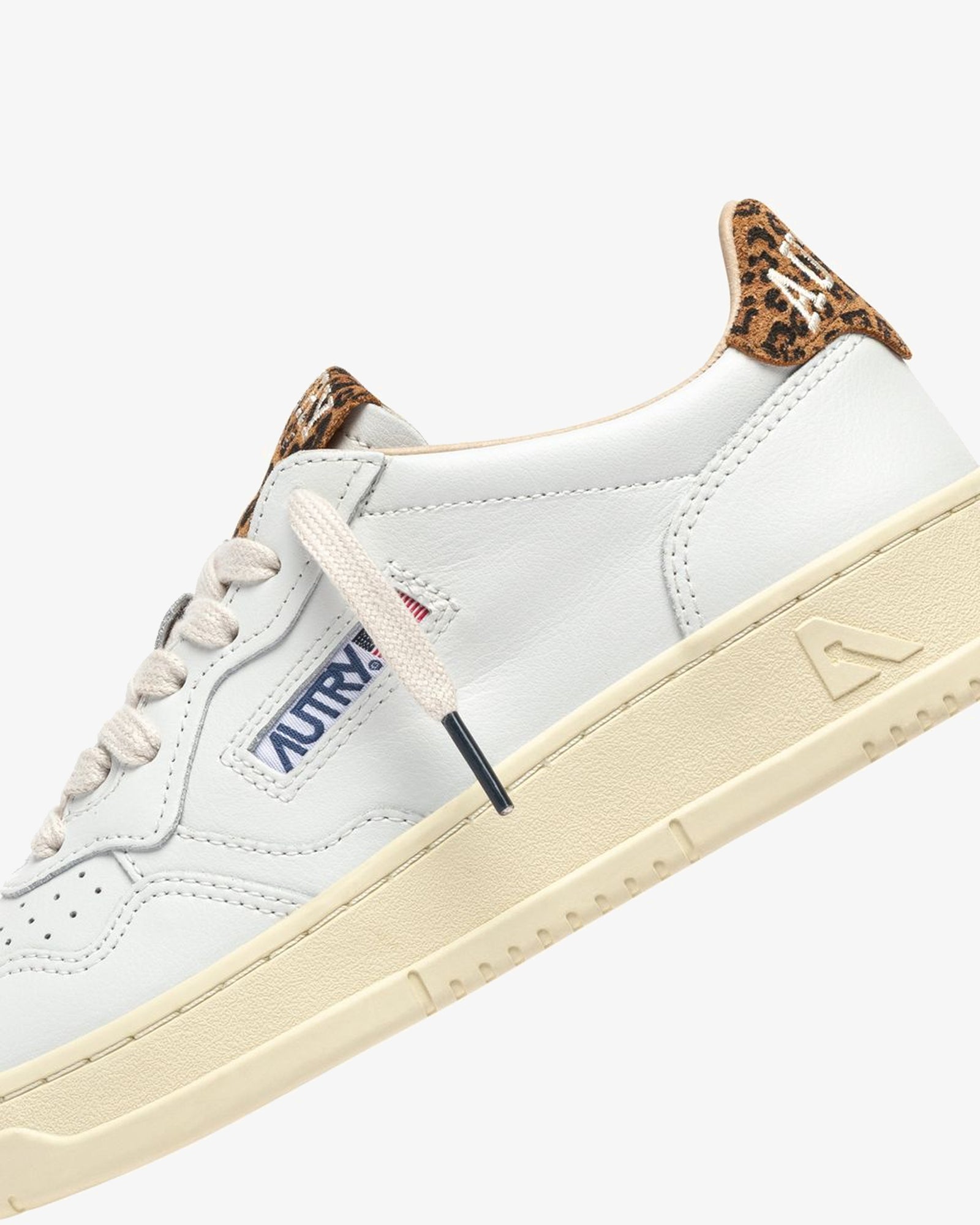 Autry-Sneakers-Medalist-Low-AULW-HJ02-pelle-bianca-suede-leopard-6