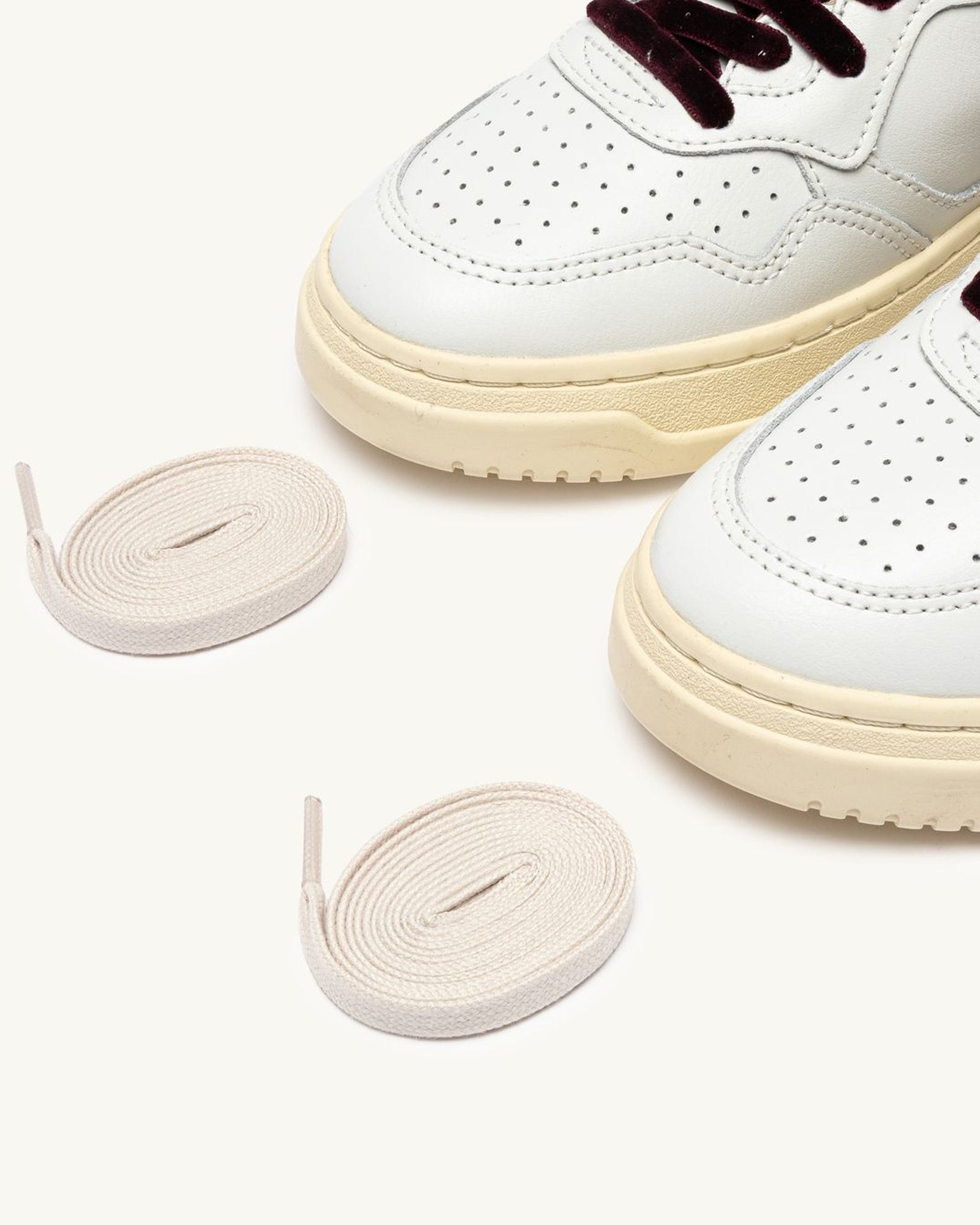 Autry Sneakers Medalist Low In Pelle Bianca E Velluto Bordeaux