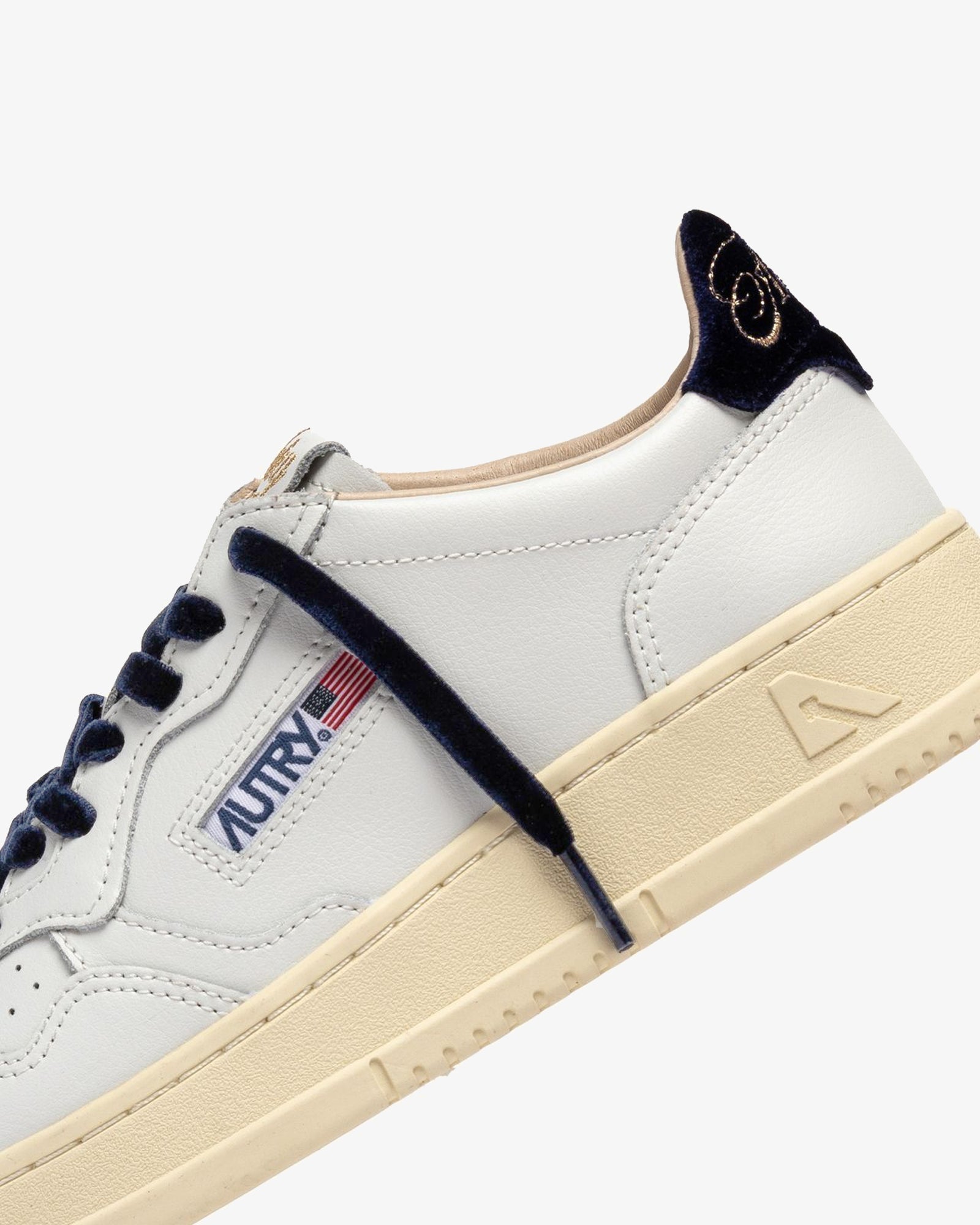Autry Sneakers Medalist Low In Pelle Bianca E Velluto Space Blu