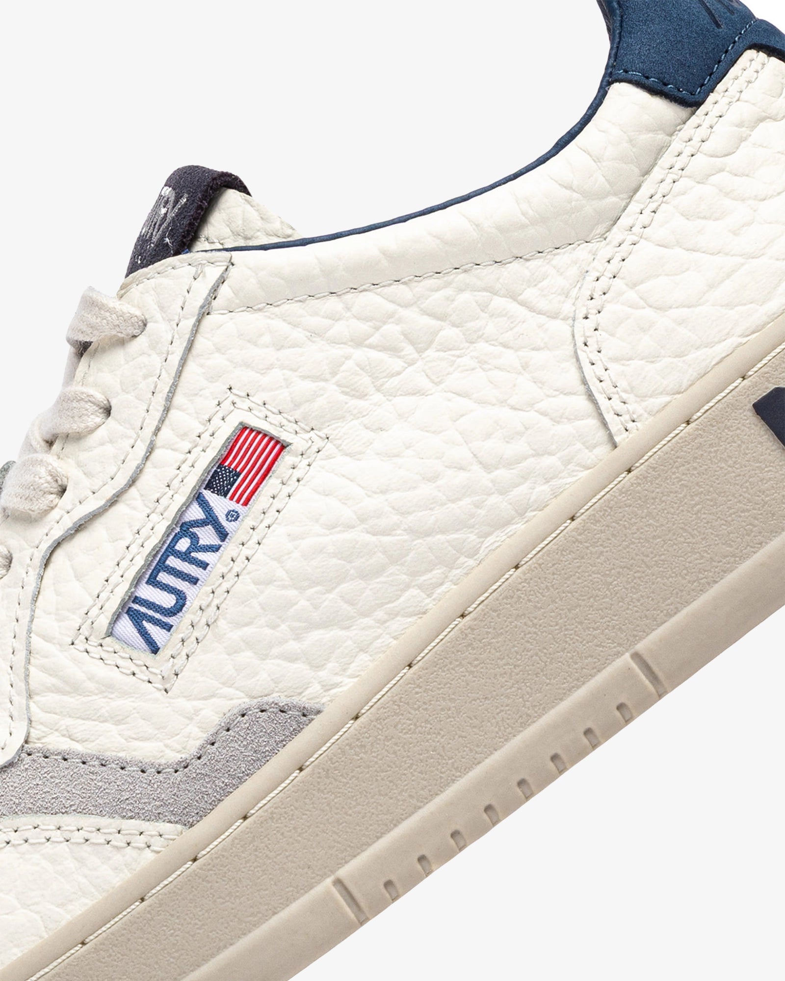 Autry-Sneakers-Medalist-Low-IN-PELLE-ENSIGN-BLUE-E-PEROSCOPE-AULM-NE12-6