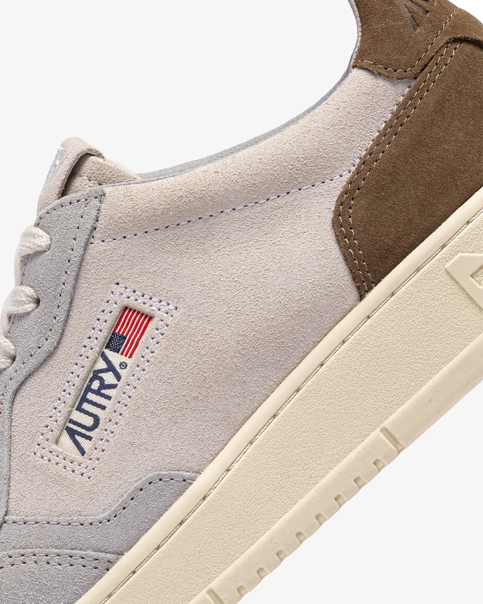 Autry-Sneakers-Medalist-Low-TRICOLOR-SUEDE-BIANCO-CIGAR-VAPOR-AULM_TS27-2
