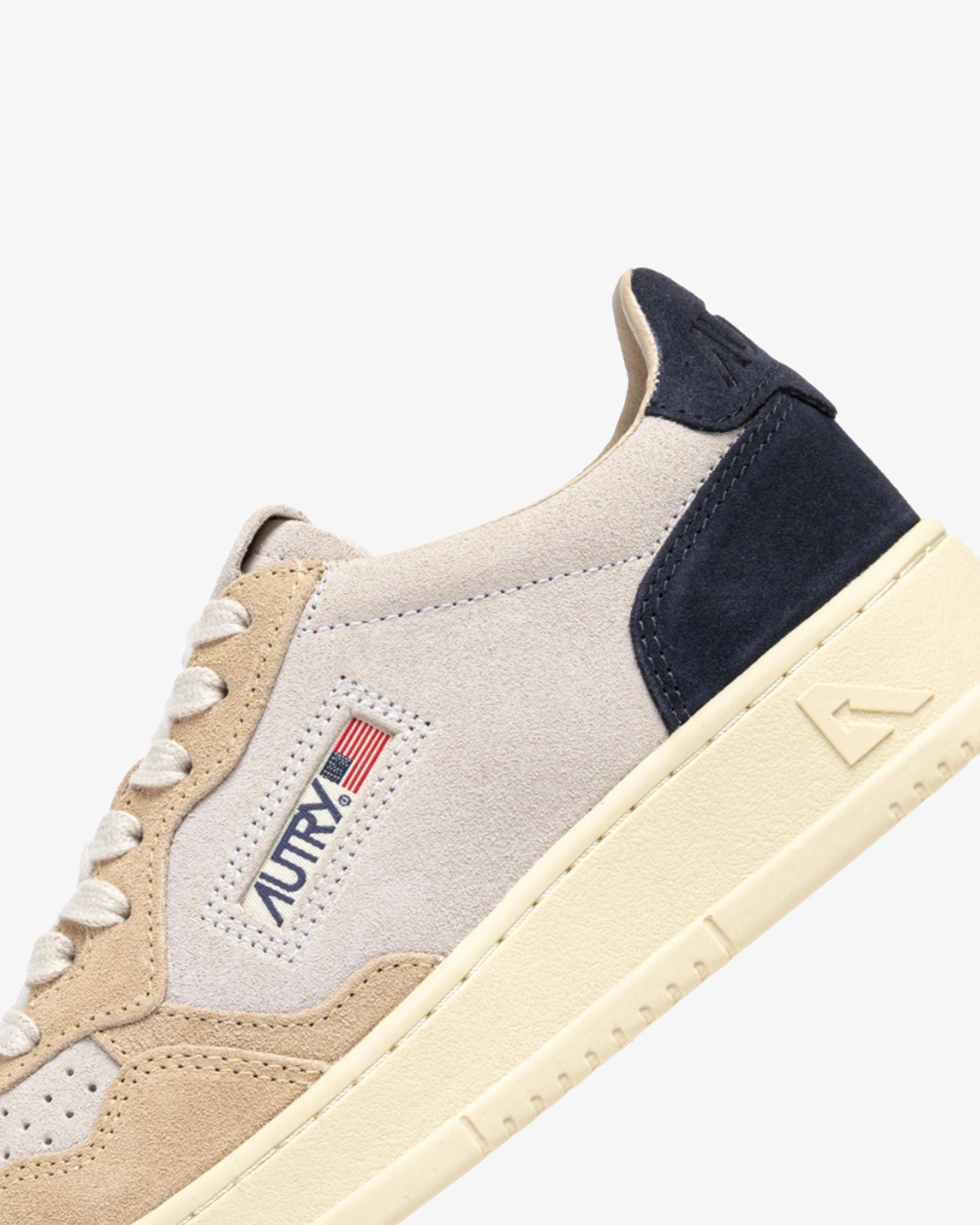 Autry-Sneakers-Medalist-Low-TRICOLOR-SUEDE-BIANCO-SAND-BLUE-AULM-TS29-6