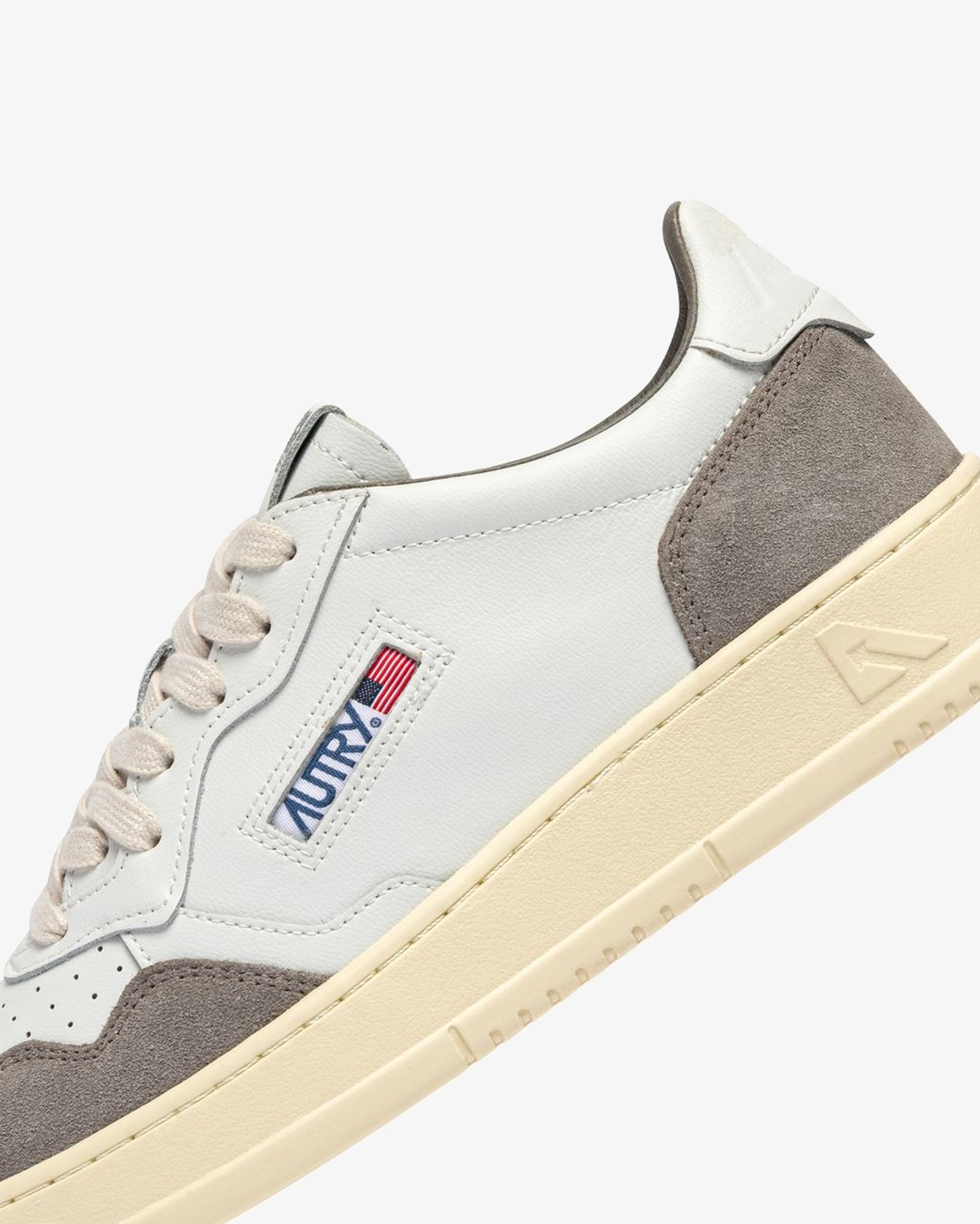 Autry Sneakers Medalist Low In Pelle Bianca E Suede Cemento