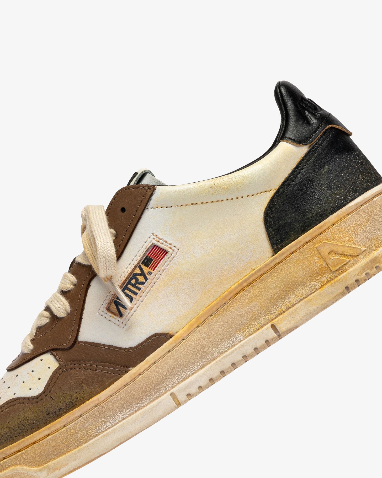 Autry Sneakers Medalist Low Super Vintage Pelle Bianca Nera E Malt Mall