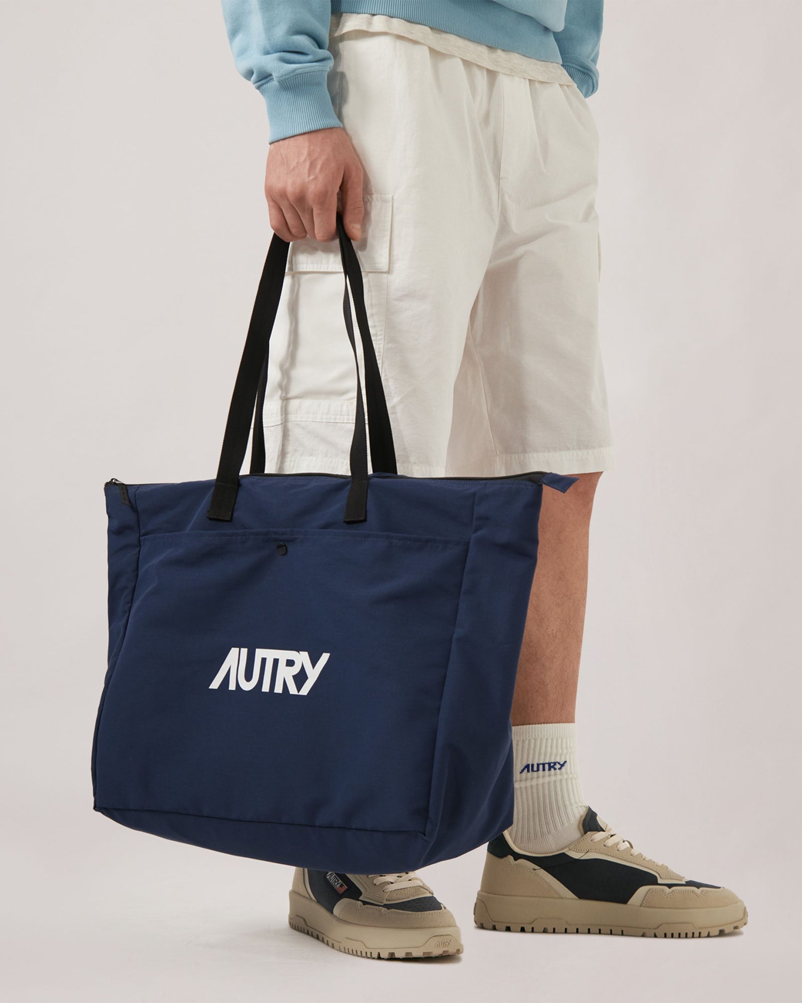 Autry-borsa-in-nylon-blu-drone-con-logo-BAPU-089R-unisex-4