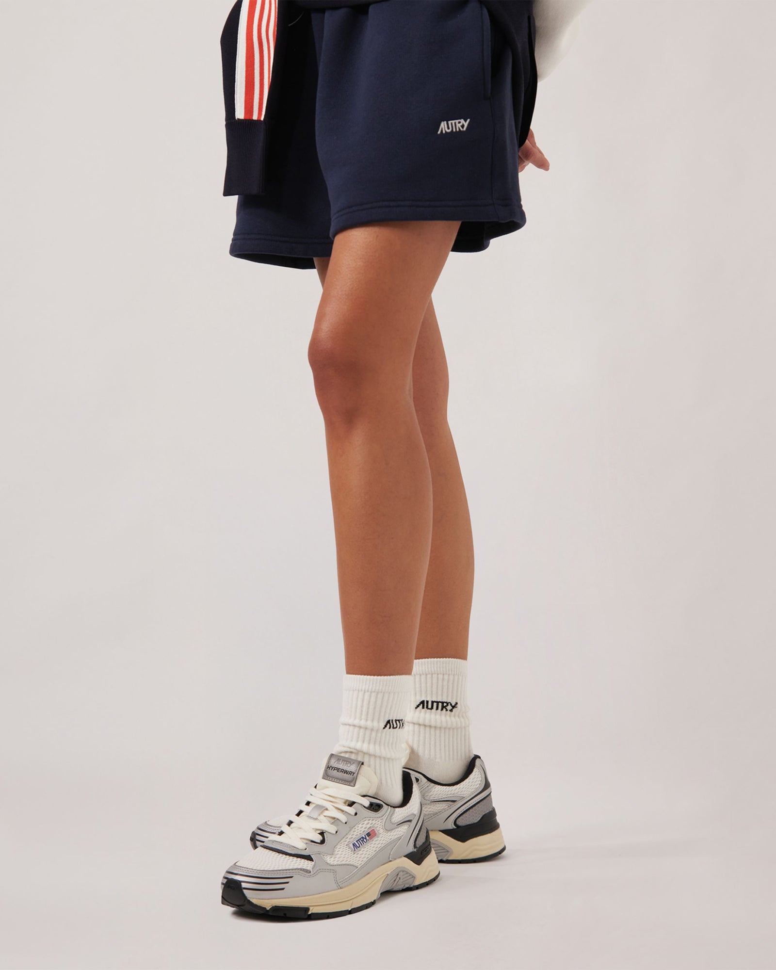 Autry-calzini-logo-jaquard-avorio-nero-SOPU-0550-unisex-2