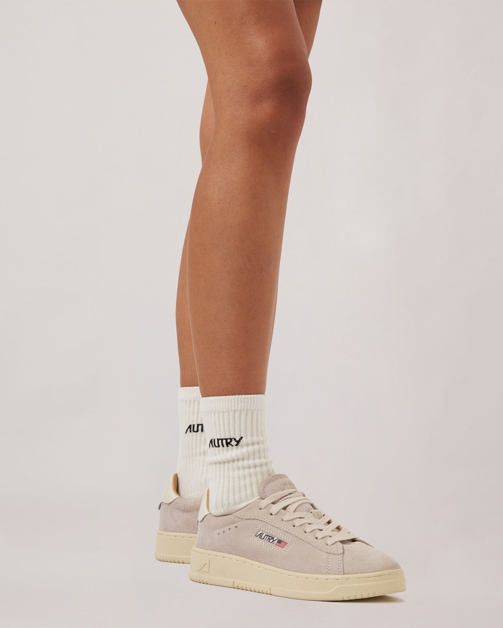 Autry-calzini-logo-jaquard-avorio-nero-SOPU-0550-unisex-4