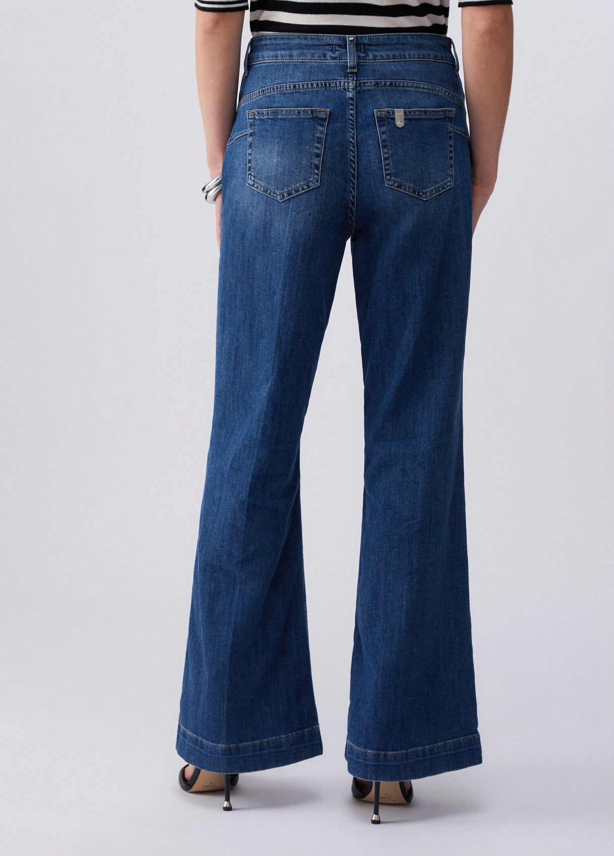 liu-jo-jeans-flare-vita-alta-con-bottoni-UA6162D027578988-blu-3