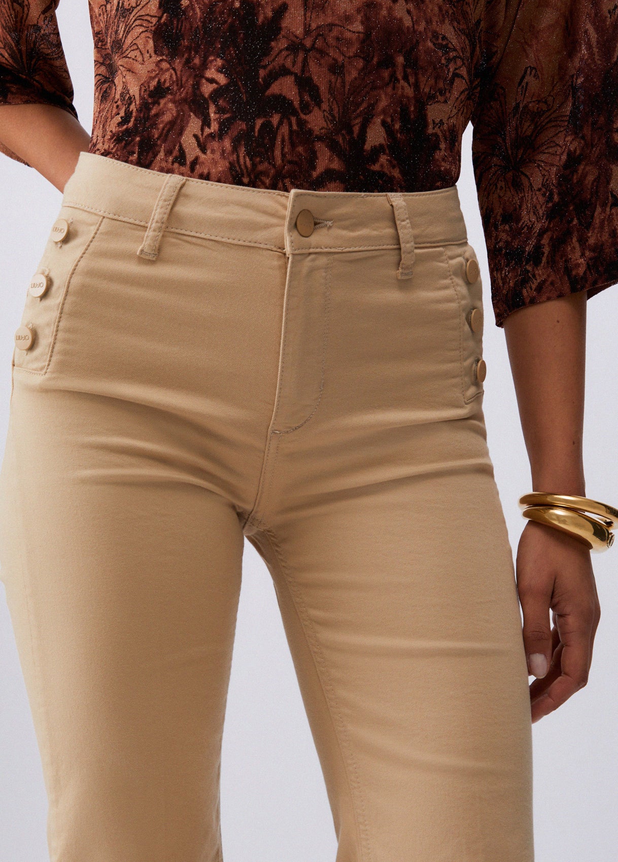 liu-jo-pantalone-flare-bottoni-logati--WA6403T367A41208-beige-4