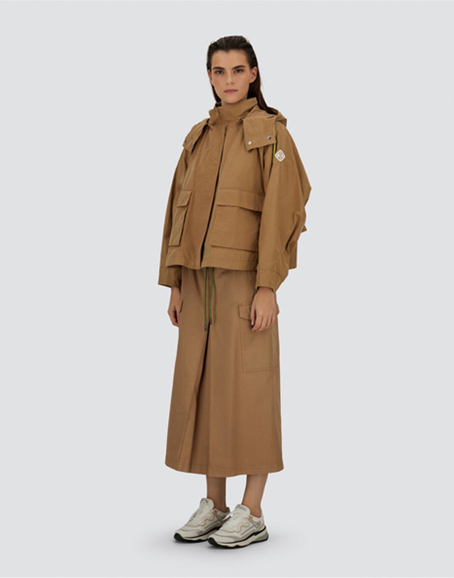 Herno_SHORT_PARKA_MANICHE-PIPISTRELLO-CAMMELLO-GI000396D133142157-5