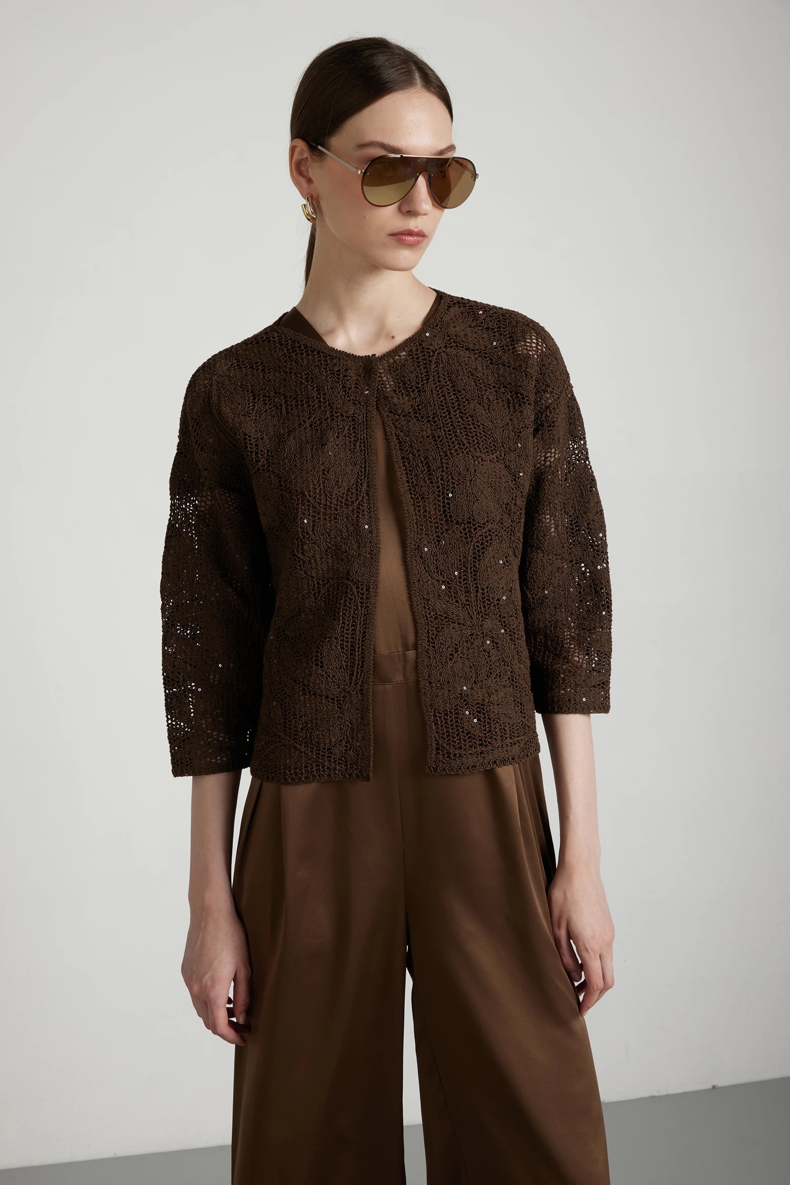 KANGRA-S6A393058-giacchina-corta-ricamo-cornely-paillettes-MOKA-1