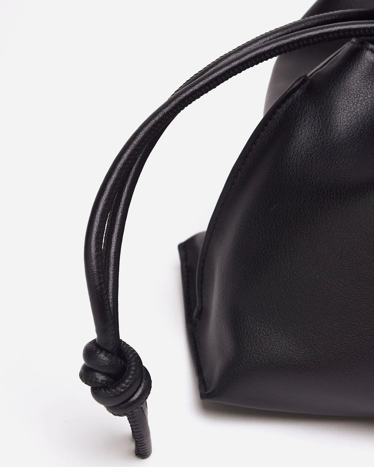 Avenue 67 Borsa Elara In Pelle Nera