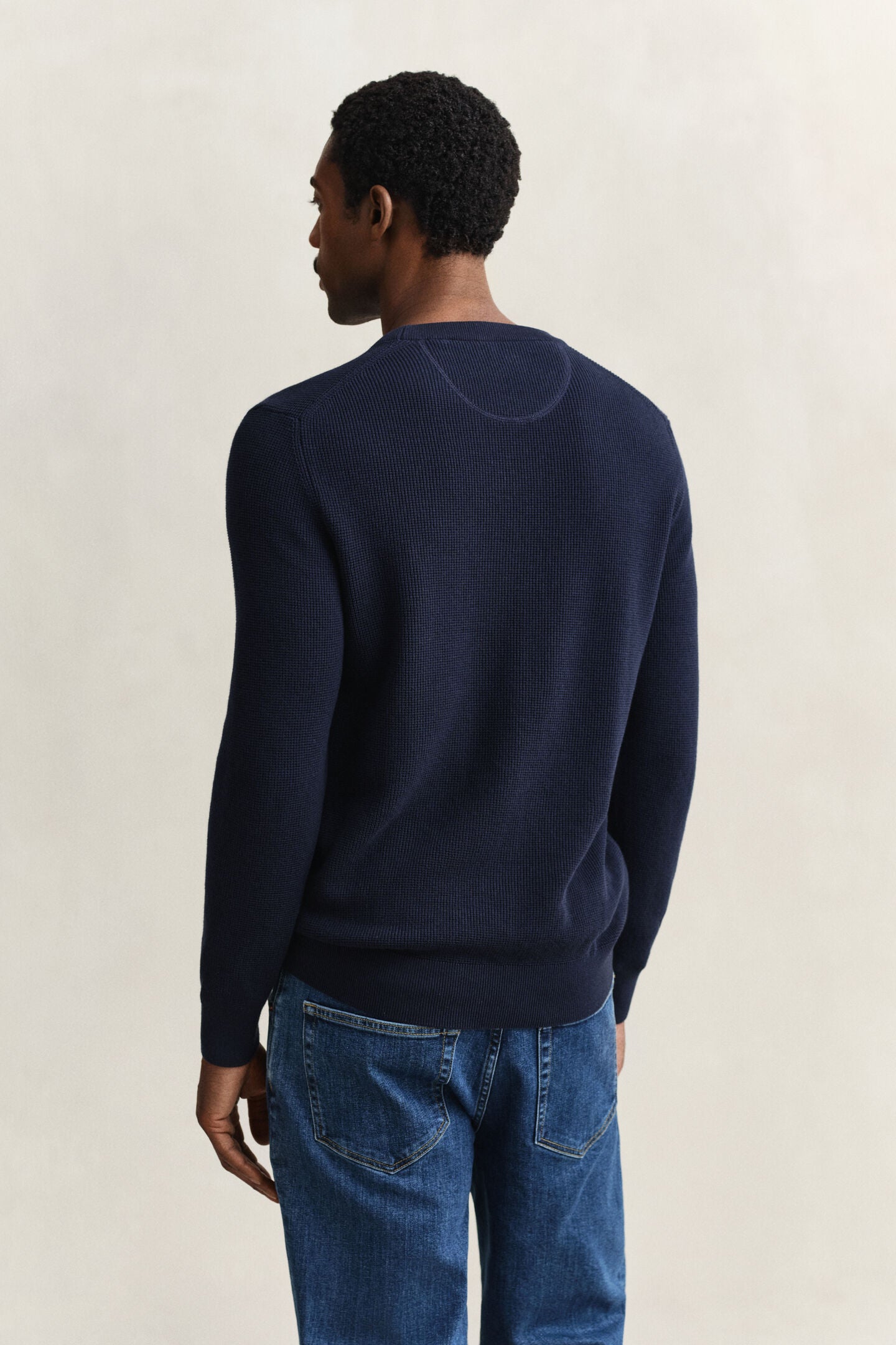 gant-maglia-girocollo-cotone-testurizzato-evening-blue-8030291-433-5